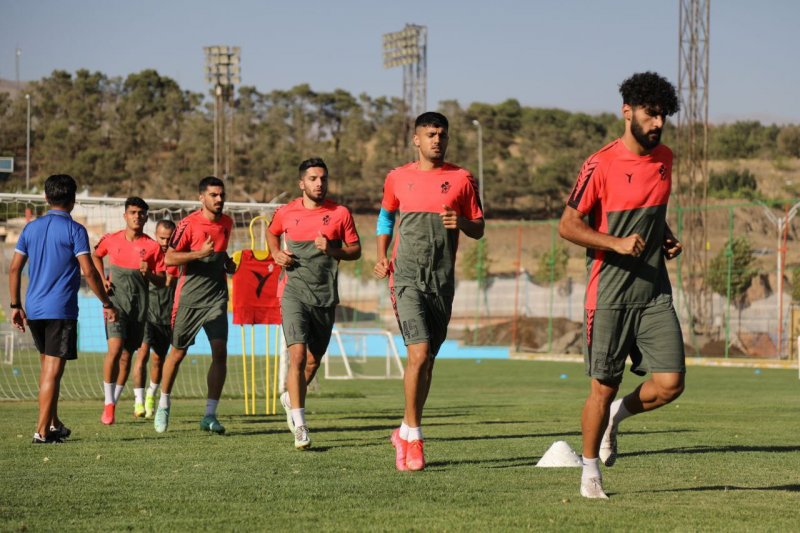 استارت پیکان برای استقلال با حضور تیتو!(عکس)