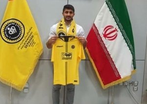 تلاش بیصدای این مدافع برای رسیدن به ترکیب (عکس)