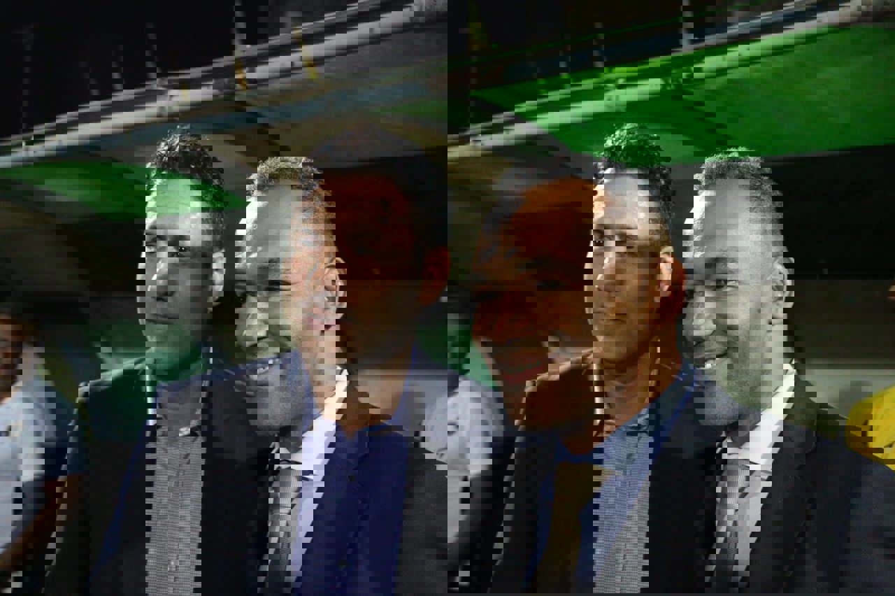 1742198