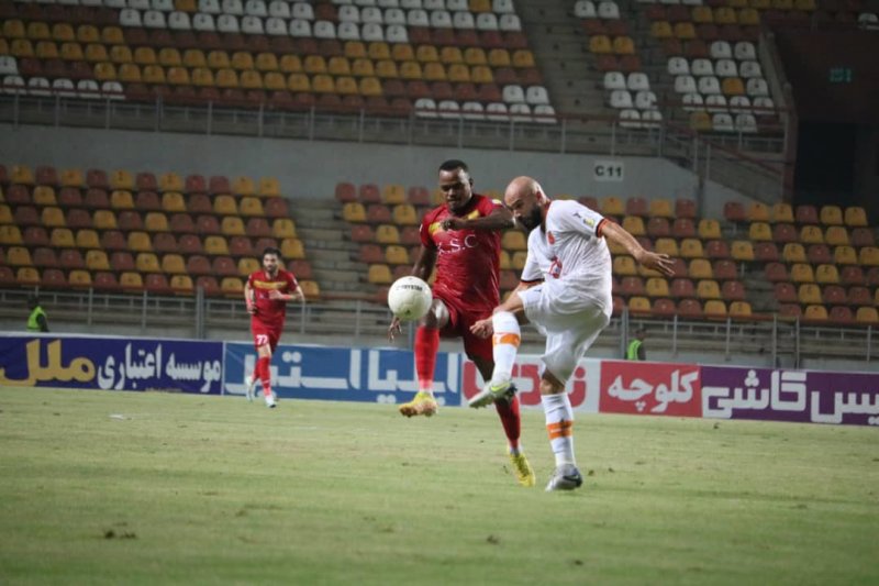 ترقهاندازها بازی فولاد - مس را قطع کردند