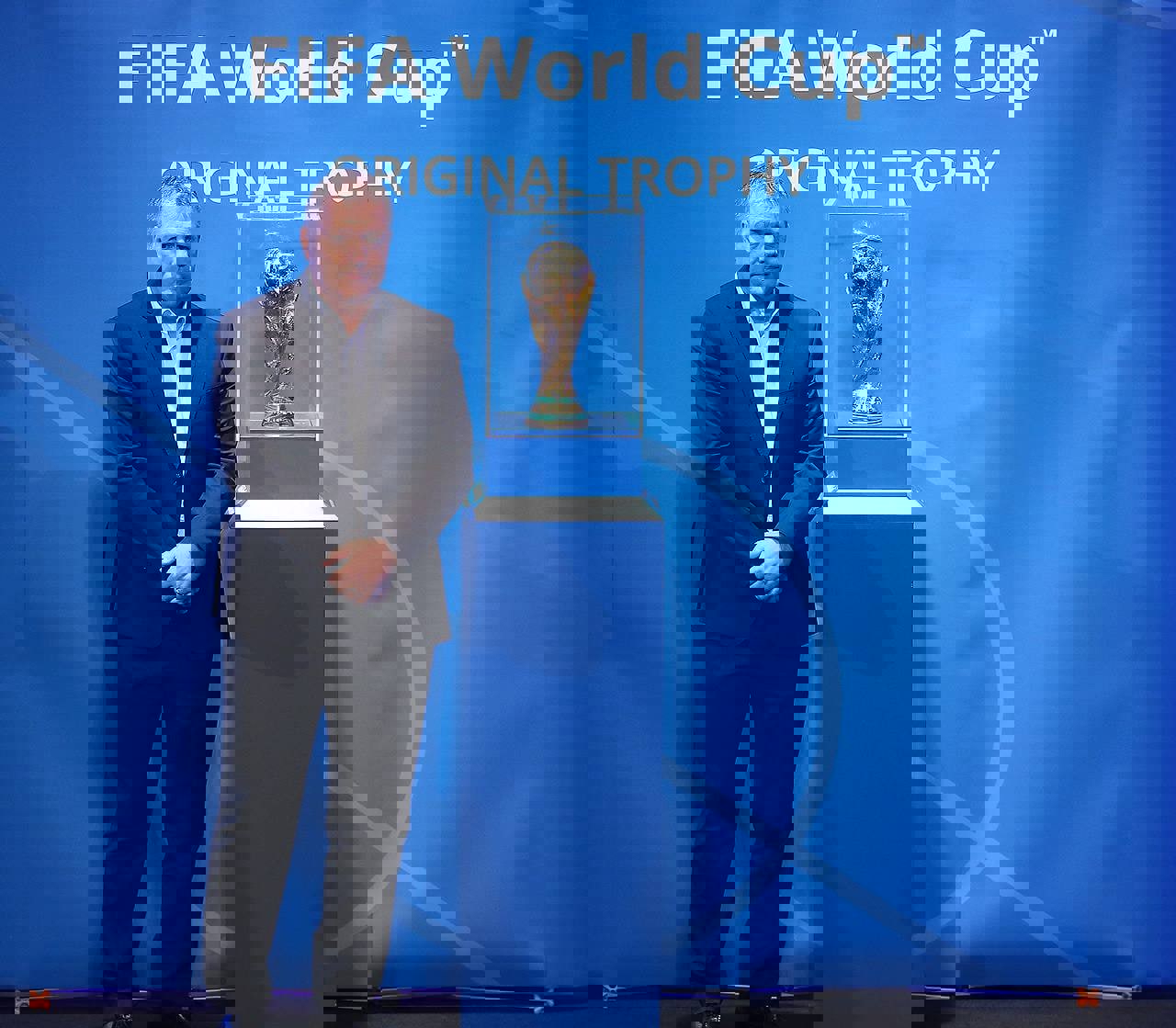 1742572