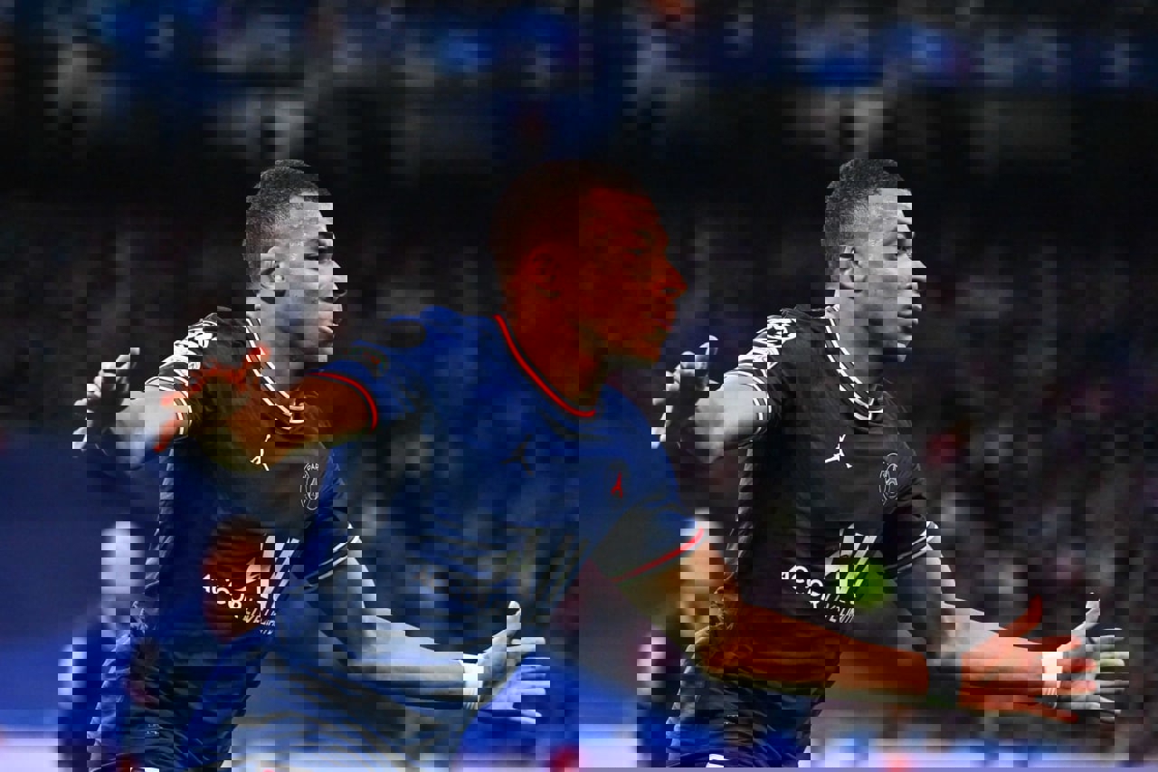 1743067