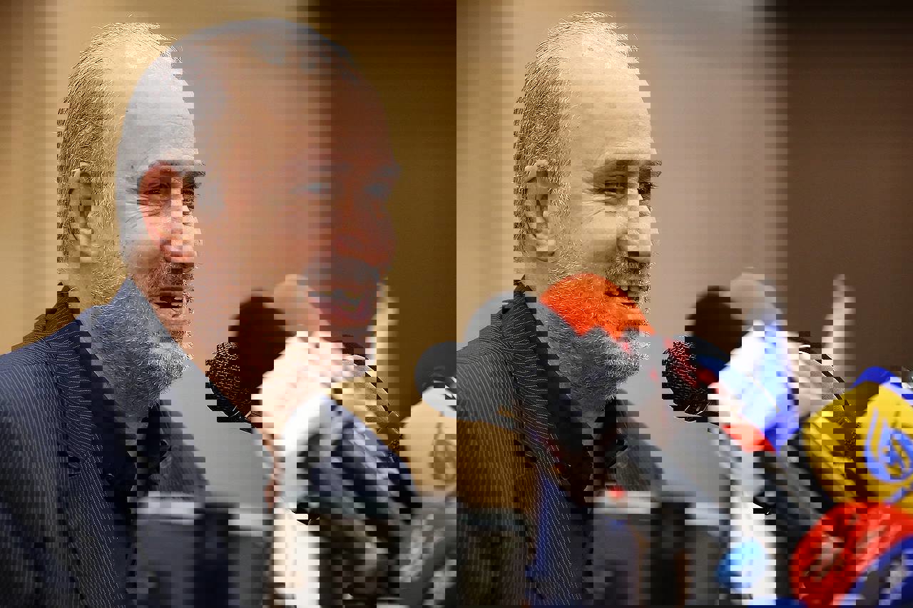 1743278