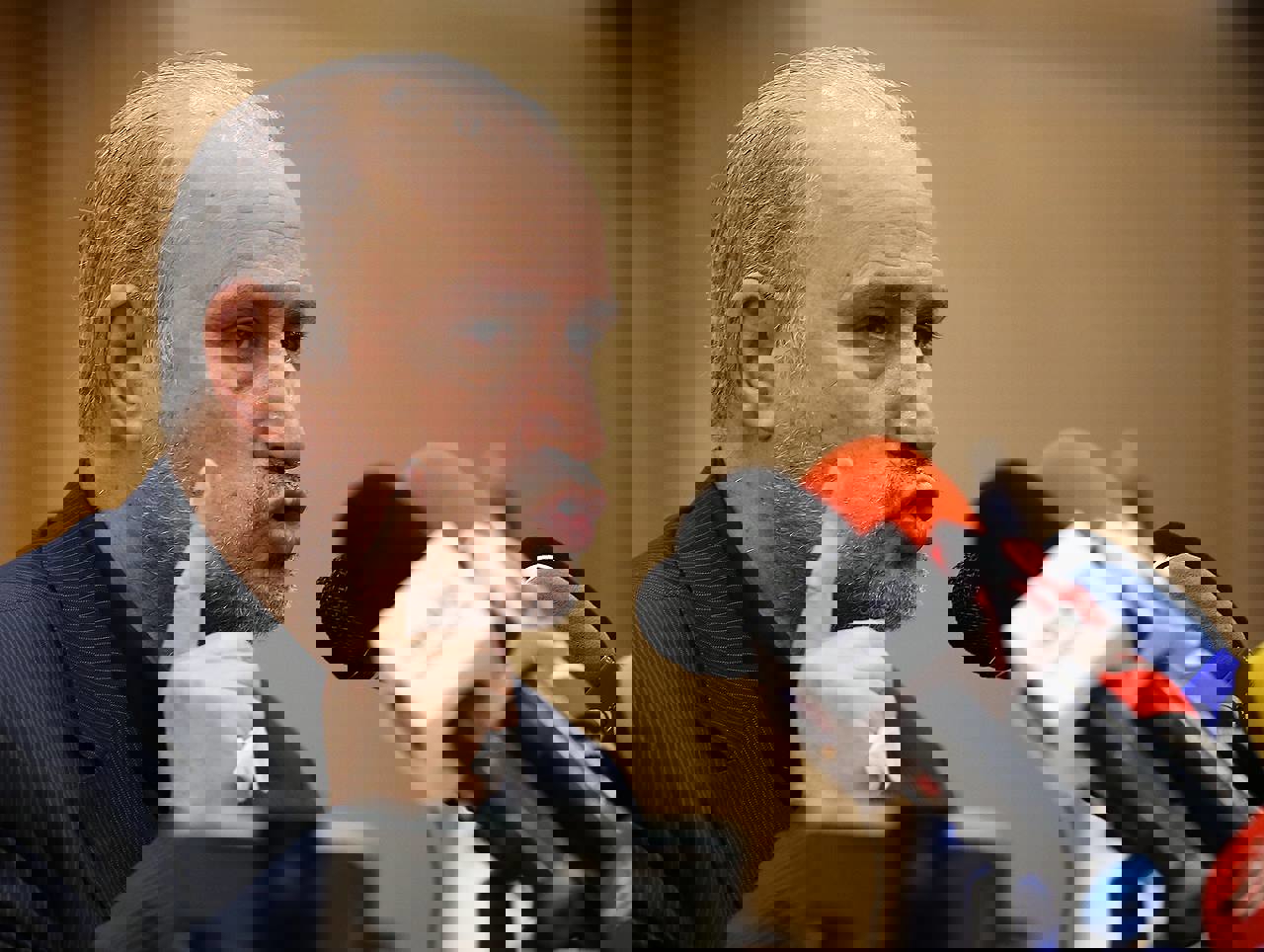 1743277