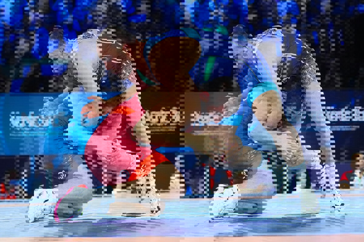 1743198