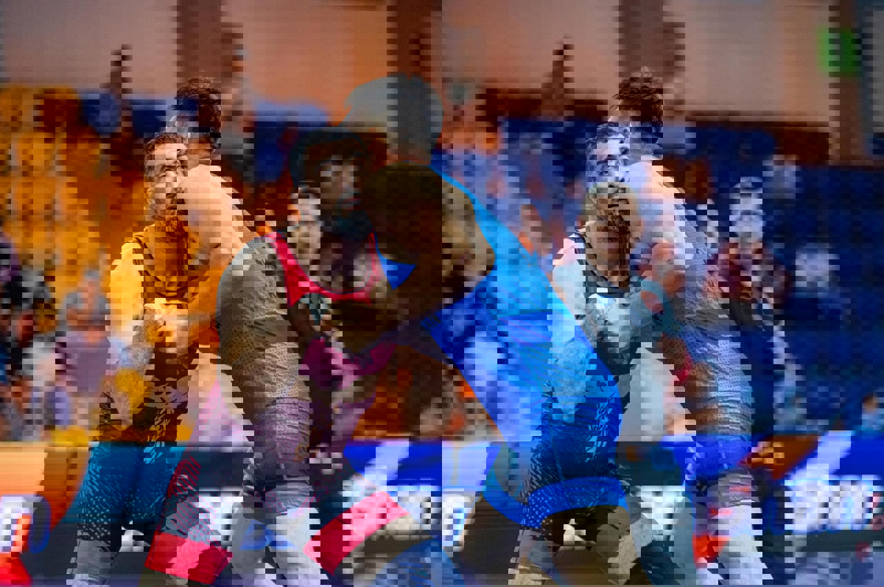 1743189