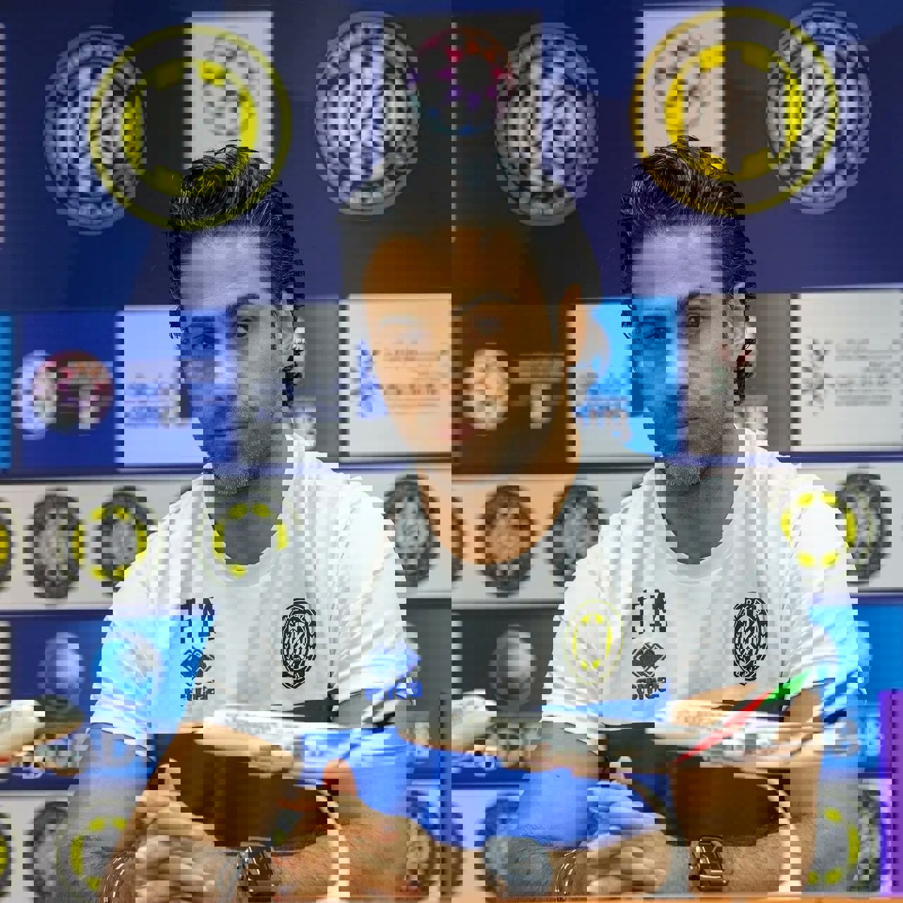 1743299