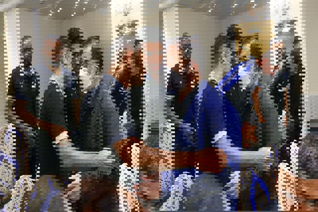 1743529