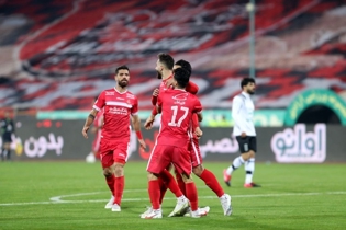 پرسپولیس - گل گهر;  در ورزشگاه آزادی