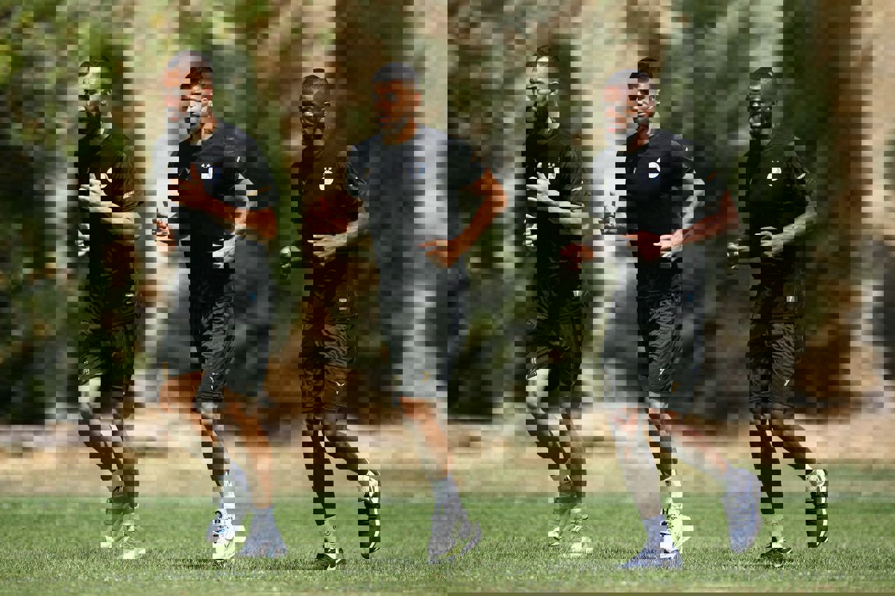 1743585