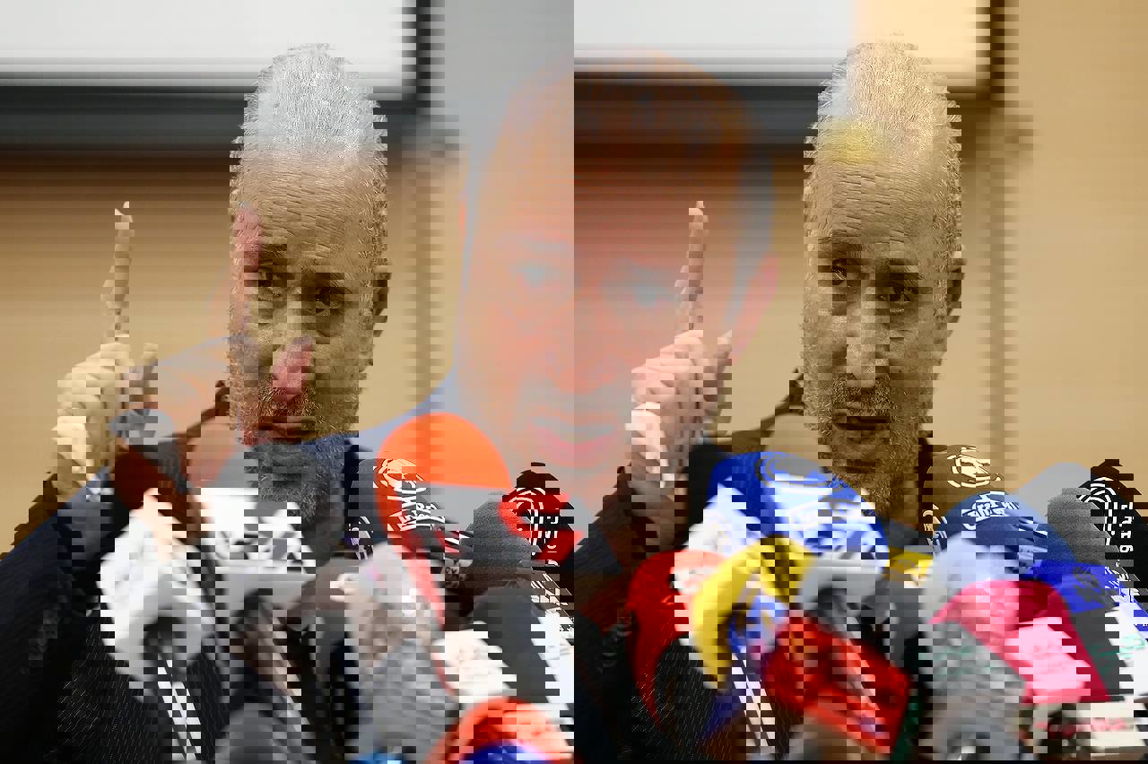 1743670