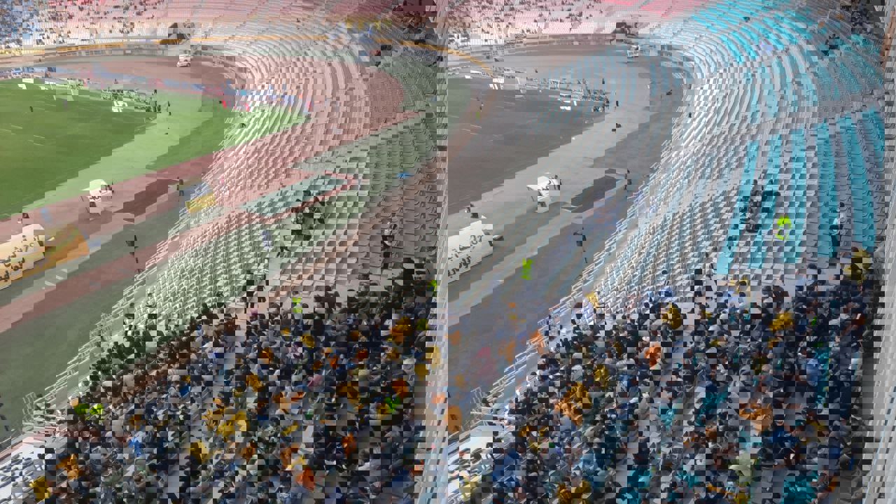 1743749