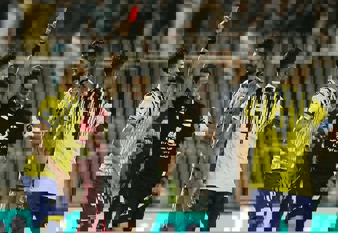 1743916