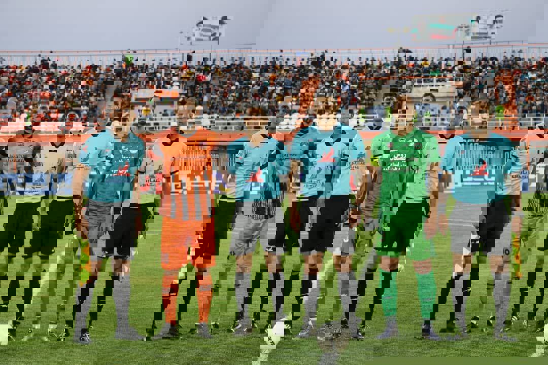 1743963