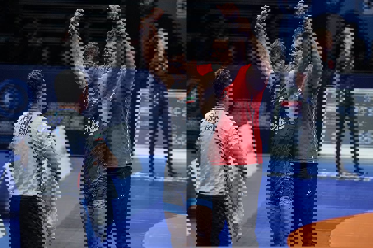 1743979