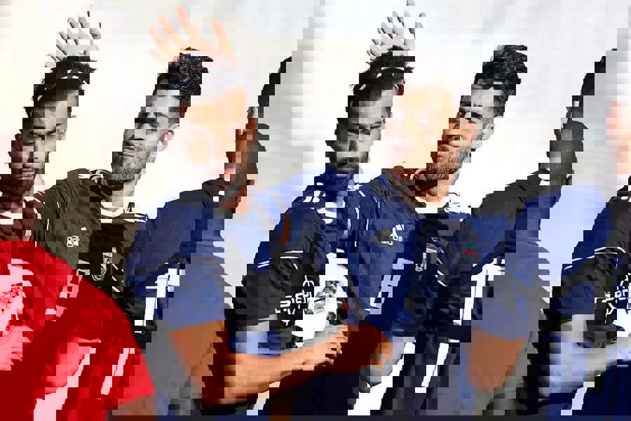 1743987