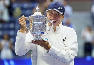قهرمانی اِشویانتک در تنیس آزاد آمریکا در بخش زنان