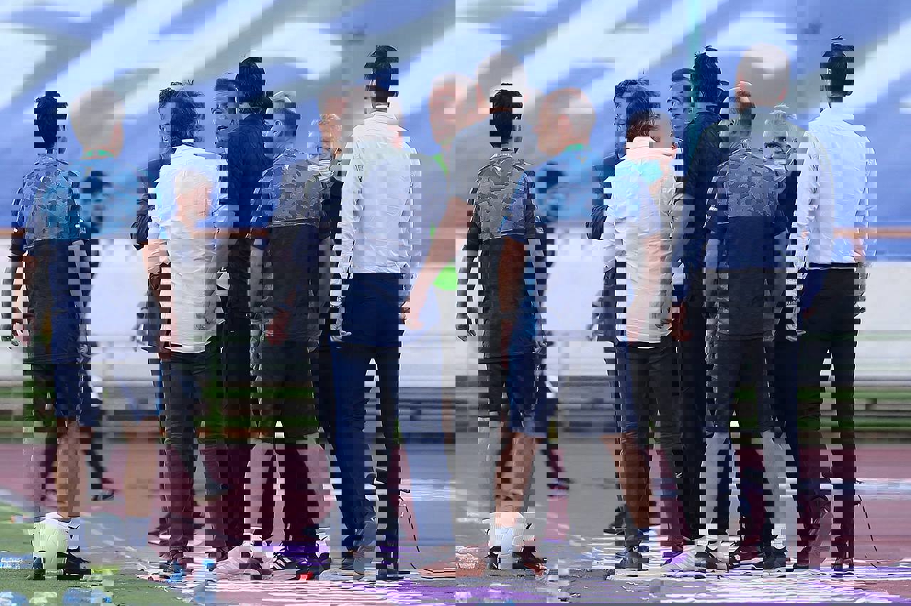 1744098