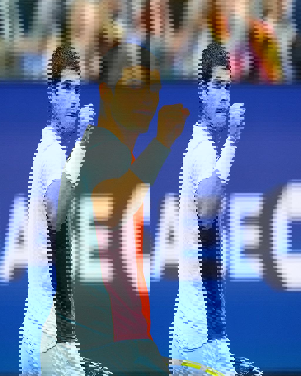 1744318