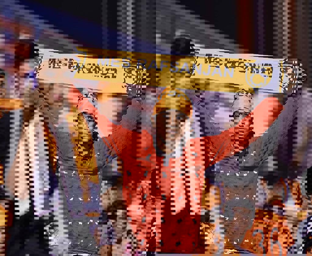 1744563