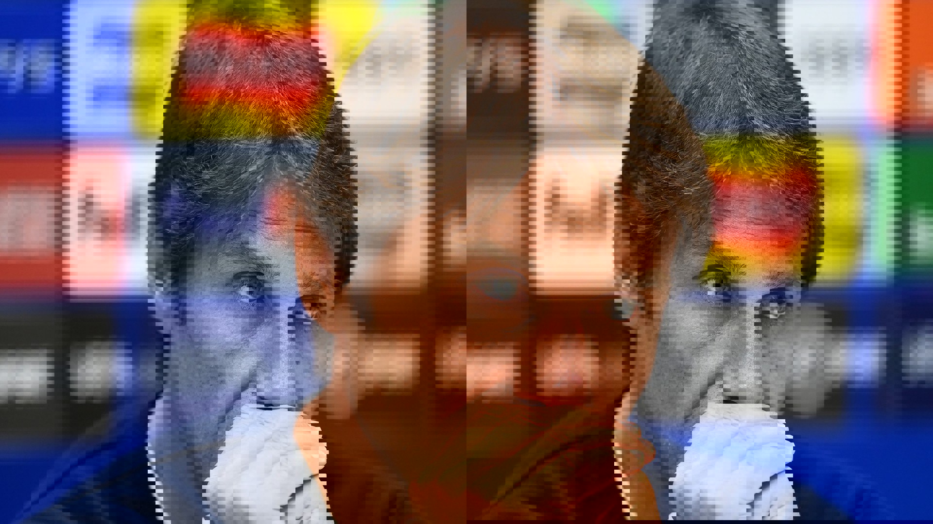 1744696