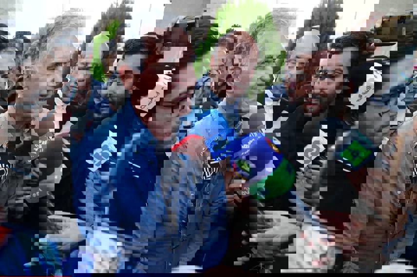 1744985