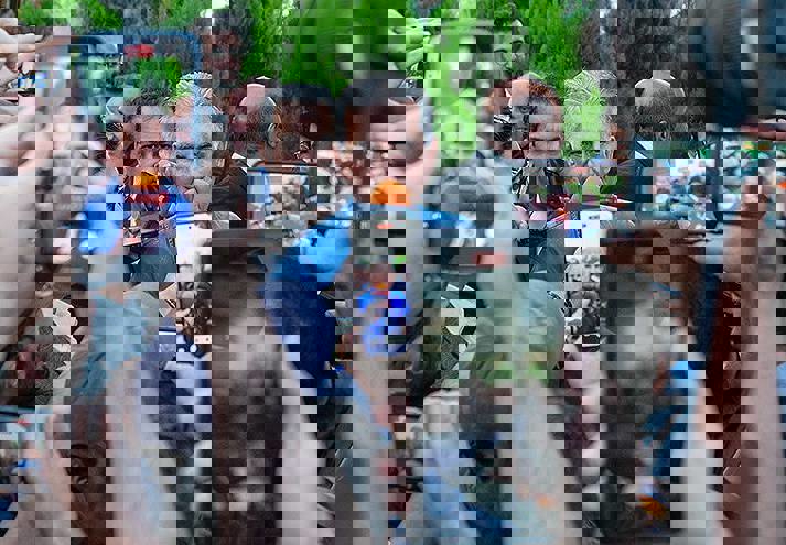 1744984