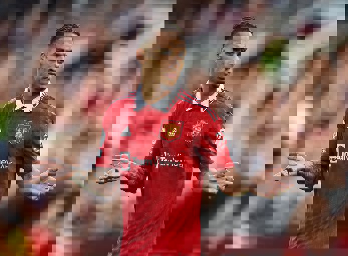 1745562