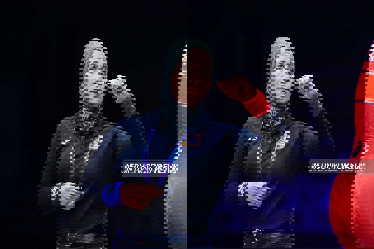 1746494