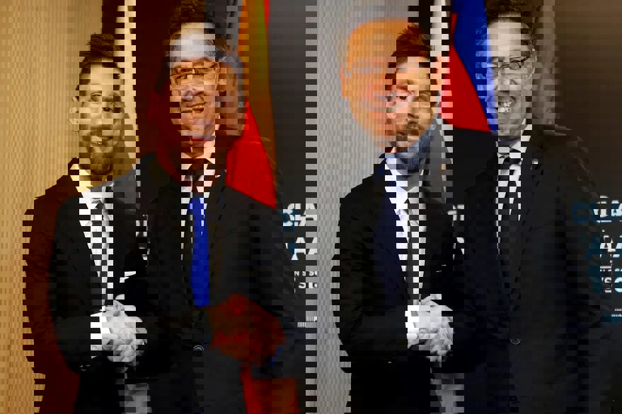 1747104