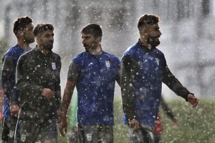 باران شدید و جلوه خاص به تمرینات تیم ملی
