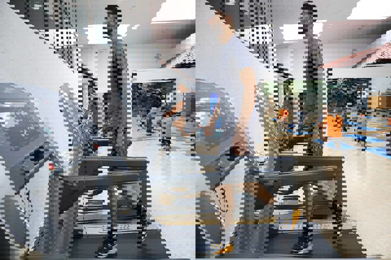 1747854