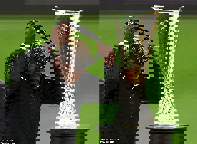 1748895