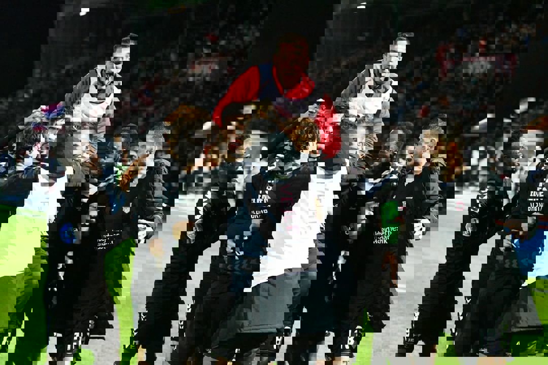 1749118
