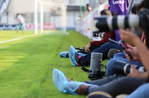 پاپوش عکاسان، برای سلامت چمن استادیوم وطنی!