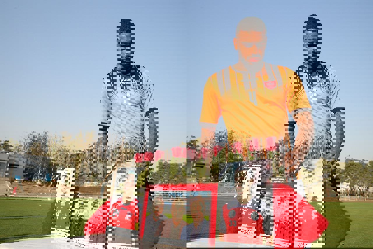 1749306