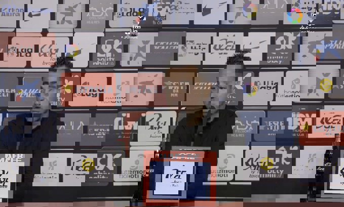 1749384