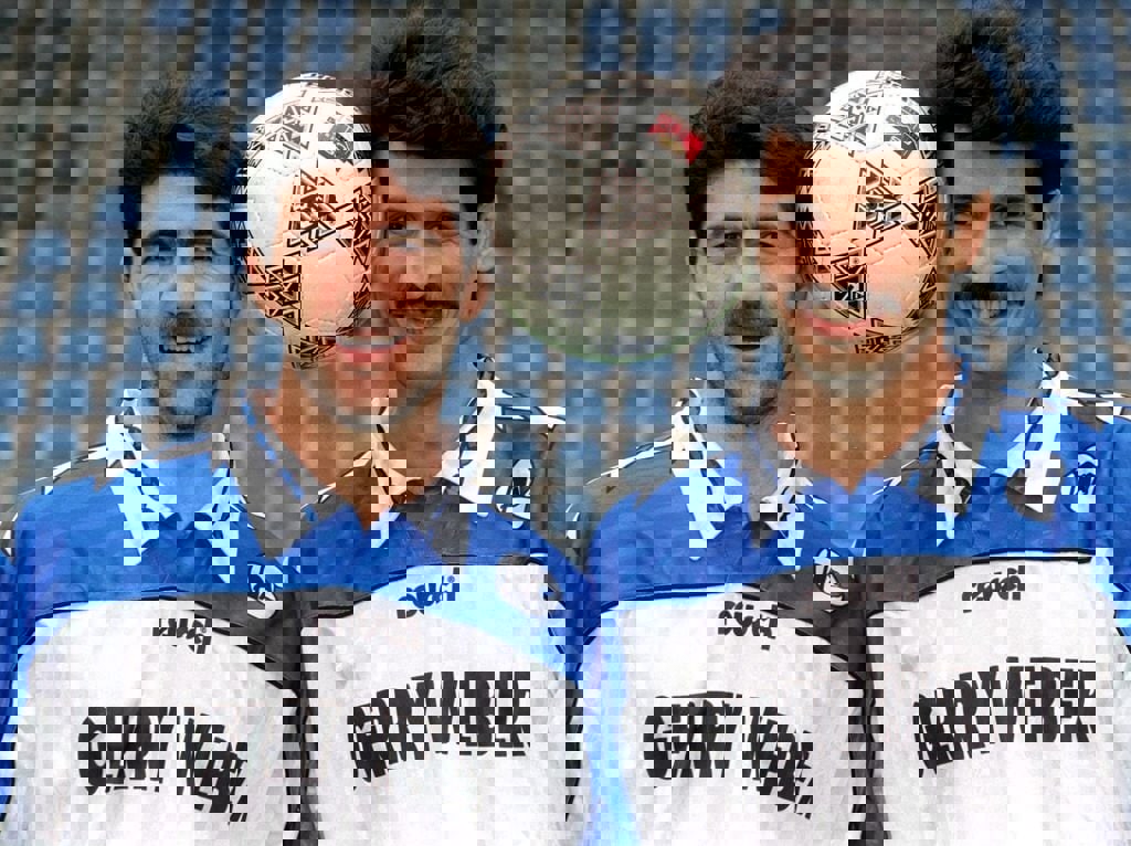 1749899