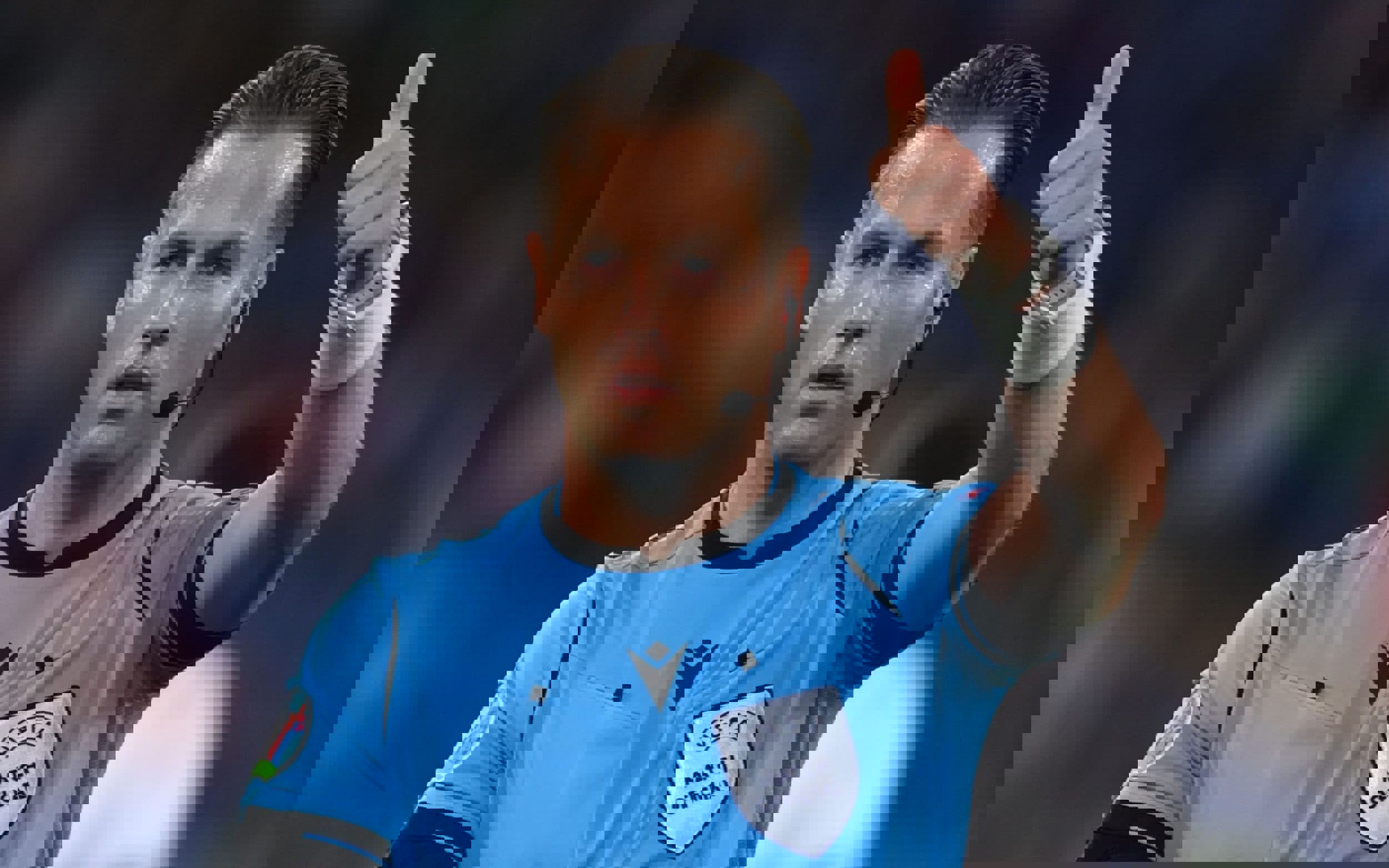 1749863