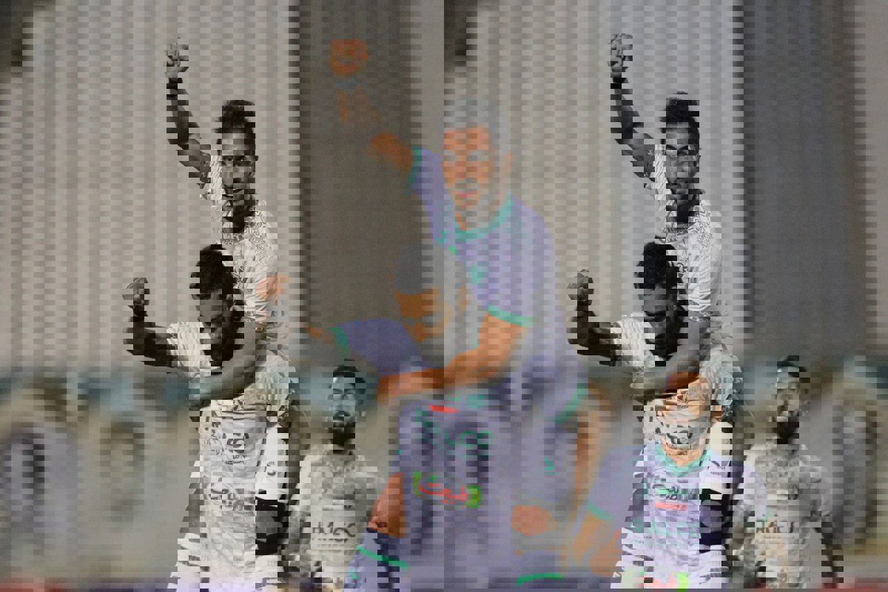 1749969