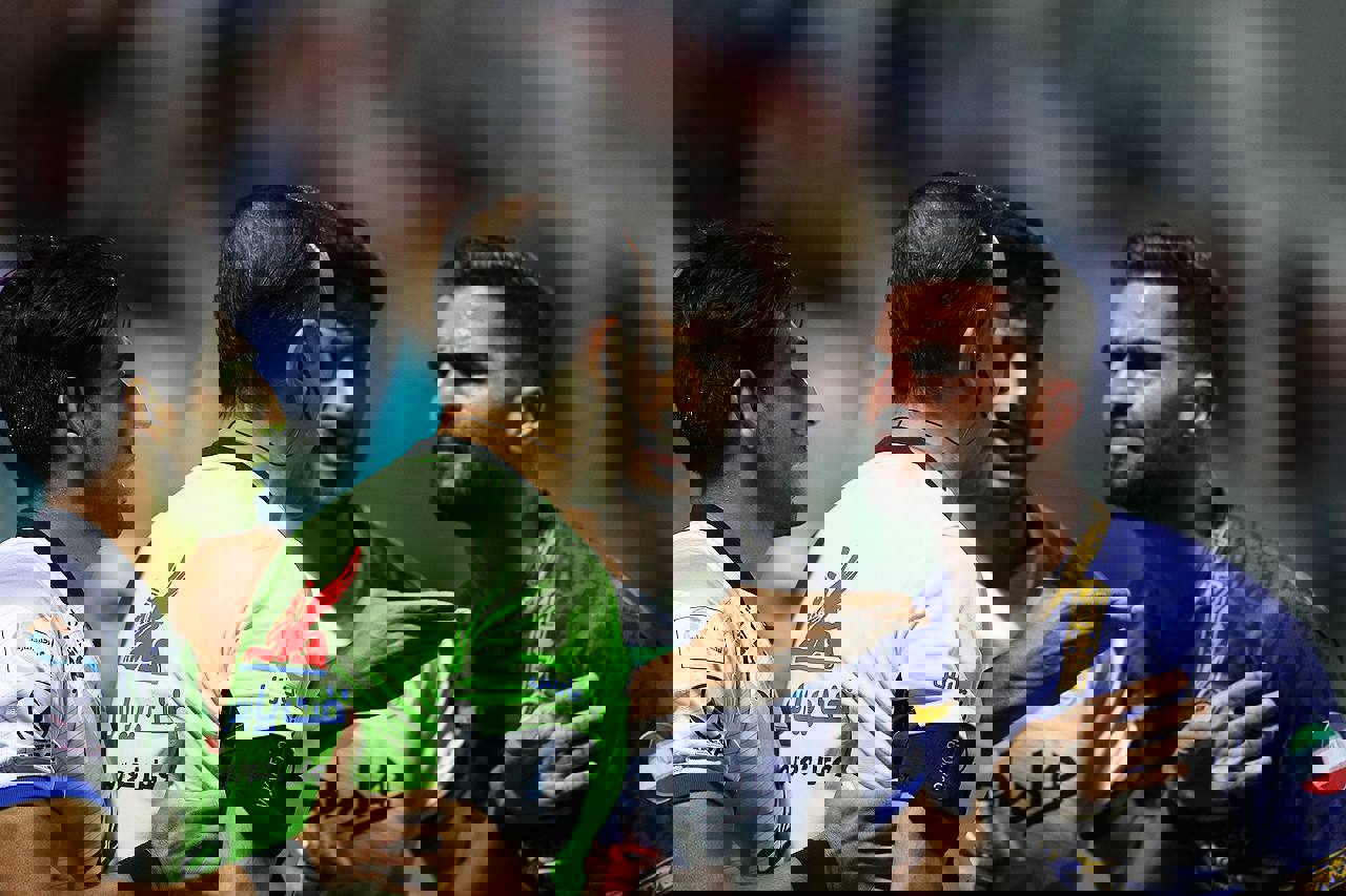 1749943
