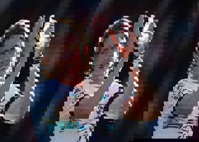 1749966