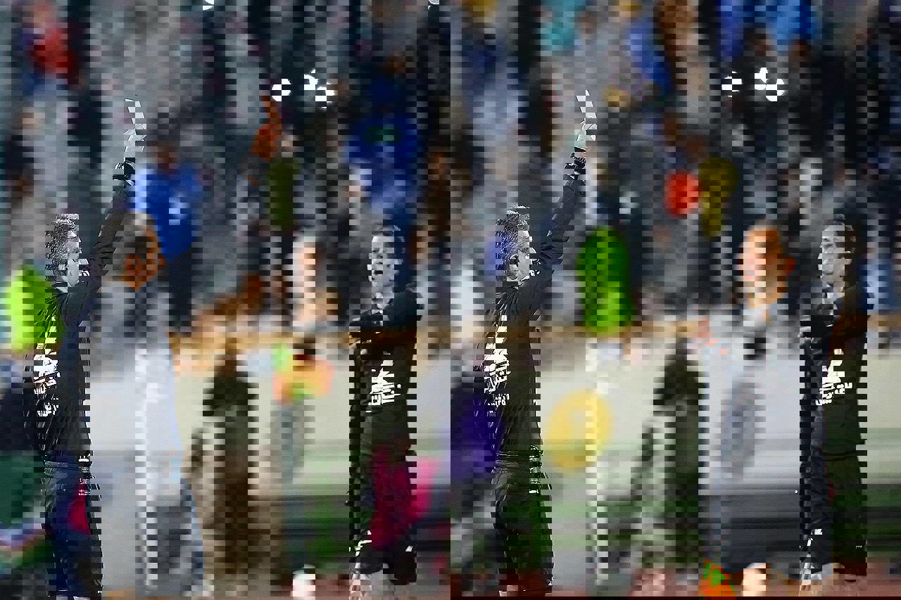 1749957