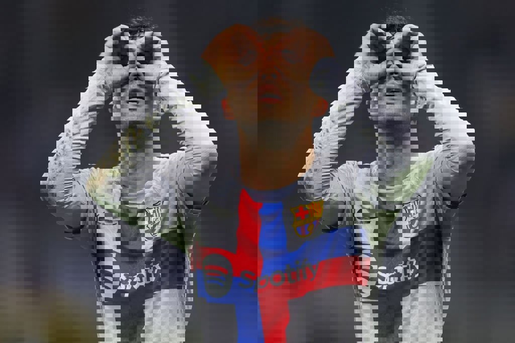 1750499