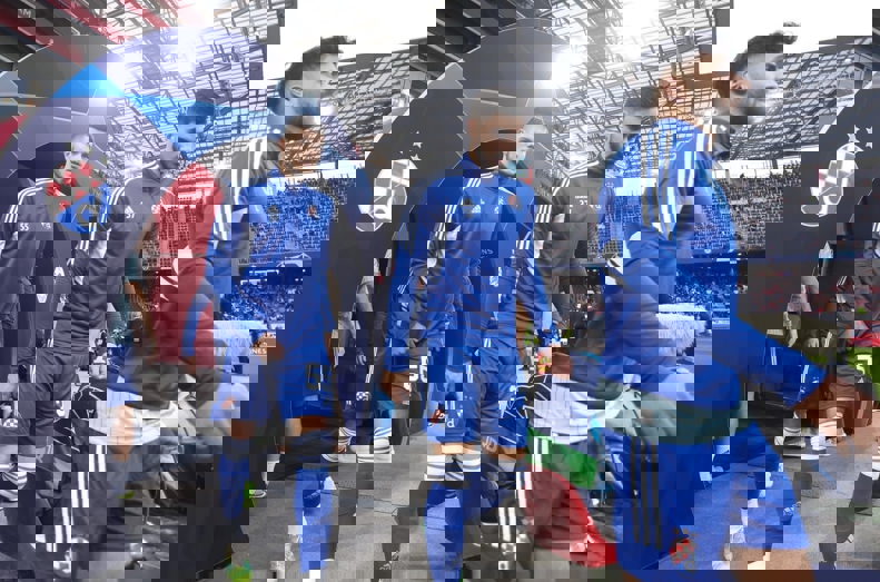 1750596