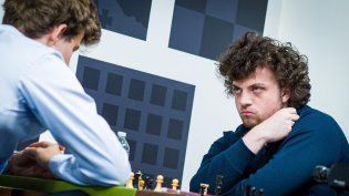 مرد جنجالی شطرنج جهان: این یک پیام است