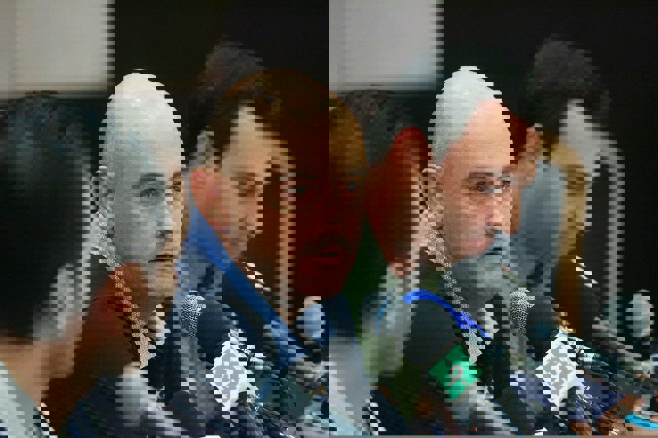 1750843