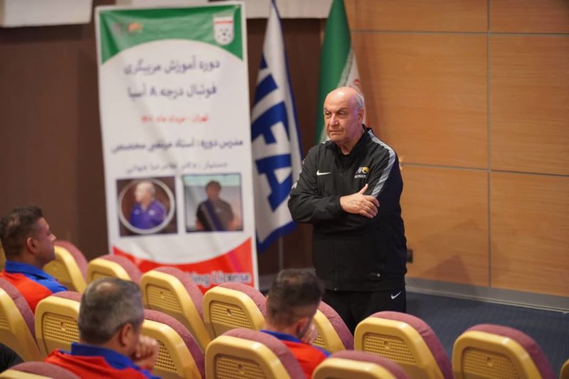 ستارههای سرخابی پای کلاس درس نشستند! (عکس)