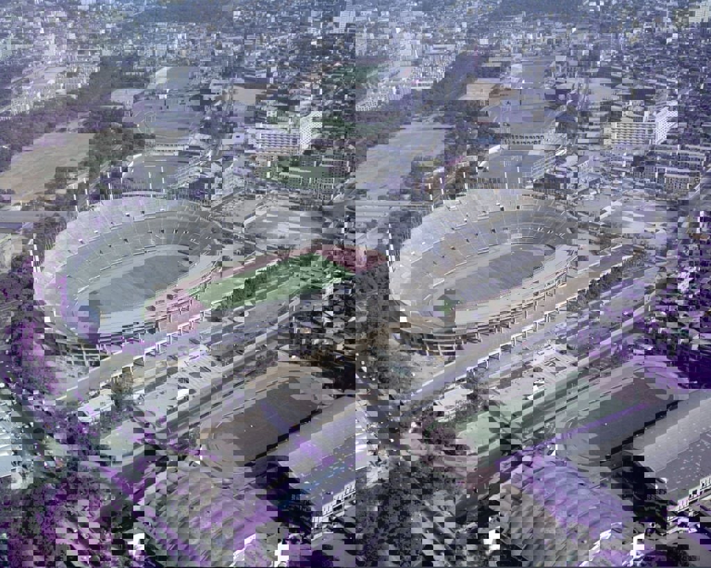 1751877
