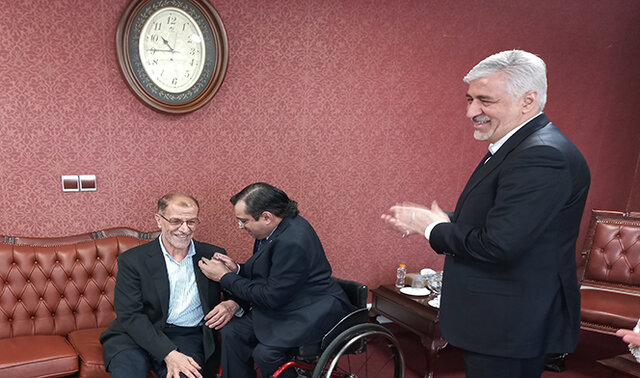 نشان طلایی پارالمپیک آسیا به خسروی وفا اهدا شد